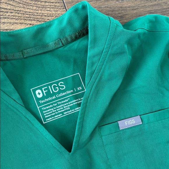 FIGS ladies scrub set - Picture 4 of 10